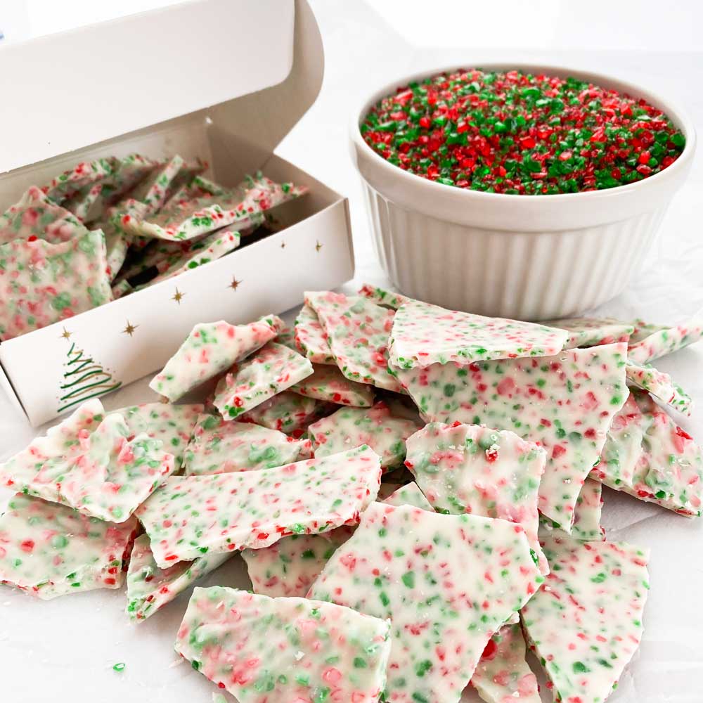 https://confectioneryhouse.com/cdn/shop/articles/How-to-make-peppermint-bark-with-red-and-green-peppermint-crunch-1.jpg?v=1685562262