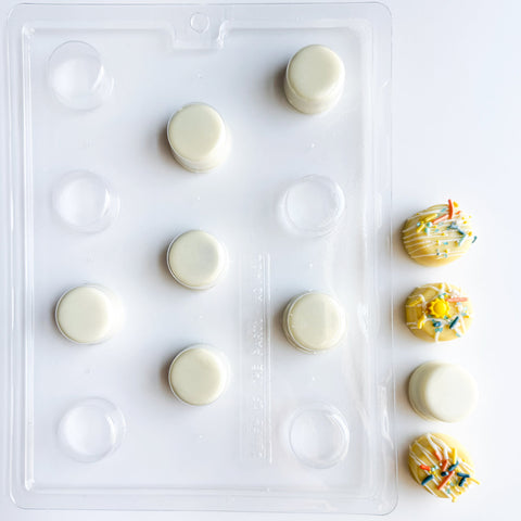 mini sandwich cookie mold with mini chocolate covered oreos