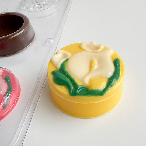 Small Pour Box With Lily Cover Candy Mold