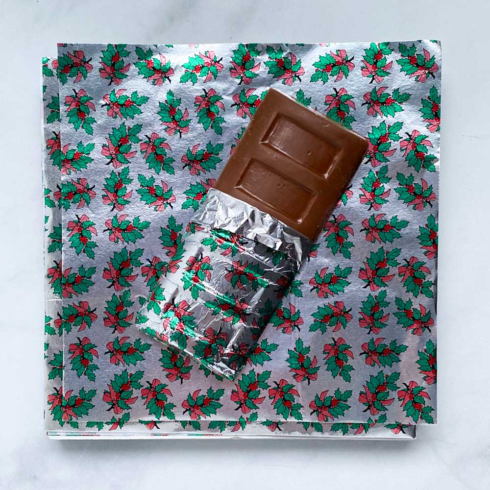 https://confectioneryhouse.com/cdn/shop/products/6x6-holly-print-chocolate-foil-wrappers.jpg?v=1684453368